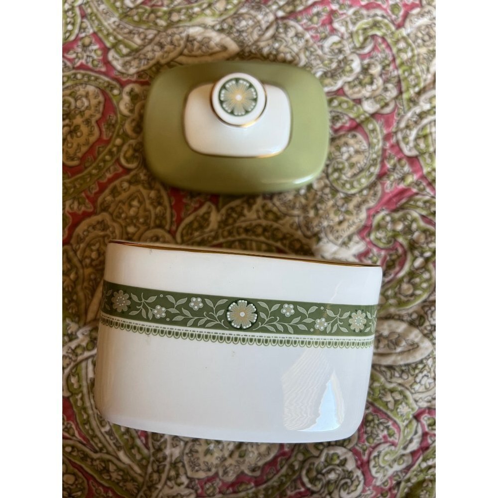 Rondelay English Fine Bone China Dish with lid